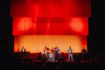 Genesis-Gitarrist Mike Rutherford und Kollegen auf "Looking Back - Living The Years 2025 Tour"., Berlin, Tempodrom, 2025 | © laut.de (Fotograf: Rainer Keuenhof)