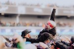 Die Party ist in vollem Gange und der zweite Festivaltag läuft auf seinen Höhepunkt zu., Rock am Ring, 2025 | © laut.de (Fotograf: Rainer Keuenhof)