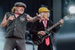 Wie ein Schlag in die Magengrube: Angus Young und Co. kehren auf "Power Up"-Tour nach Deutschland zurück., Berlin, Olympiastadion, 2025 | © laut.de (Fotograf: Désirée Pezzetta)