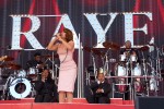 Benson Boone, Raye, Juli, Mother Mother etc. on stage., Berlin, Olympiapark/Olympiastadion, 2025 | © laut.de (Fotograf: Chris Springer)