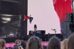 Benson Boone, Raye, Juli, Mother Mother etc. on stage., Berlin, Olympiapark/Olympiastadion, 2025 | © laut.de (Fotograf: Chris Springer)