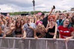 Benson Boone, Raye, Juli, Mother Mother etc. on stage., Berlin, Olympiapark/Olympiastadion, 2025 | © laut.de (Fotograf: Chris Springer)