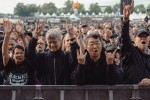 Regen und Kälte zum Festivalstart - aber alle sind parat: Wackööön!, Wacken, 2025 | © laut.de (Fotograf: Désirée Pezzetta)
