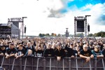 Regen und Kälte zum Festivalstart - aber alle sind parat: Wackööön!, Wacken, 2025 | © laut.de (Fotograf: Désirée Pezzetta)