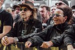Regen und Kälte zum Festivalstart - aber alle sind parat: Wackööön!, Wacken, 2025 | © laut.de (Fotograf: Désirée Pezzetta)
