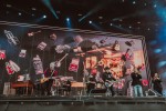 Regen und Kälte zum Festivalstart - aber alle sind parat: Wackööön!, Wacken, 2025 | © laut.de (Fotograf: Désirée Pezzetta)