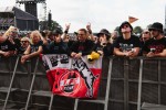 Regen und Kälte zum Festivalstart - aber alle sind parat: Wackööön!, Wacken, 2025 | © laut.de (Fotograf: Désirée Pezzetta)