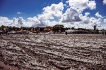 Regen und Kälte zum Festivalstart - aber alle sind parat: Wackööön!, Wacken, 2025 | © laut.de (Fotograf: Désirée Pezzetta)