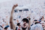 Von der ersten Sekunde an sind die Fans am Start: Bruce Dickinson und Band zuhause im dicken B., Berlin, Waldbühne, 2025 | © laut.de (Fotograf: Rainer Keuenhof)