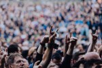 Von der ersten Sekunde an sind die Fans am Start: Bruce Dickinson und Band zuhause im dicken B., Berlin, Waldbühne, 2025 | © laut.de (Fotograf: Rainer Keuenhof)