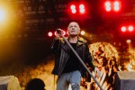 Von der ersten Sekunde an sind die Fans am Start: Bruce Dickinson und Band zuhause im dicken B., Berlin, Waldbühne, 2025 | © laut.de (Fotograf: Rainer Keuenhof)