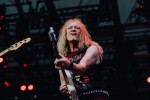 Von der ersten Sekunde an sind die Fans am Start: Bruce Dickinson und Band zuhause im dicken B., Berlin, Waldbühne, 2025 | © laut.de (Fotograf: Rainer Keuenhof)