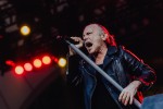 Von der ersten Sekunde an sind die Fans am Start: Bruce Dickinson und Band zuhause im dicken B., Berlin, Waldbühne, 2025 | © laut.de (Fotograf: Rainer Keuenhof)
