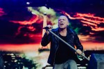 Von der ersten Sekunde an sind die Fans am Start: Bruce Dickinson und Band zuhause im dicken B., Berlin, Waldbühne, 2025 | © laut.de (Fotograf: Rainer Keuenhof)