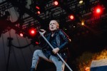 Von der ersten Sekunde an sind die Fans am Start: Bruce Dickinson und Band zuhause im dicken B., Berlin, Waldbühne, 2025 | © laut.de (Fotograf: Rainer Keuenhof)