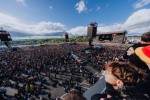90.000 Fans und das Gelände ist brechend voll:  Papa Roach, Within Temptation, The Hives, Mastodon u.a. eröffnen die Spiele in der Eifel., Nürburgring, 2026 | © laut.de (Fotograf: Rainer Keuenhof)