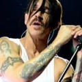 Red Hot Chili Peppers - Nackte Haut und Sahne im "Look Around"-Video