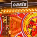 Schuh-Plattler - Oasis-Trinkrekord: Beer here now!