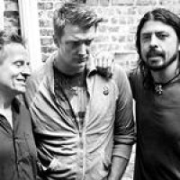 Crooked Vultures – Das Debüt komplett im Stream hören