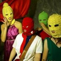Pussy Riot – Ein Mitglied kommt auf Bewährung frei