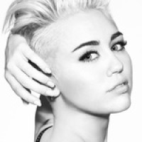 Miley Cyrus – Sängerin küsst Katy Perry