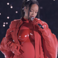 Super Bowl LVII – Rihanna überrascht mit Babybauch