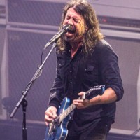 Dave Grohl – Foo Fighters canceln Festivalauftritt