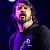 Schuh-Plattler – Foo Fighters Surprise-Gig mit neuem Drummer