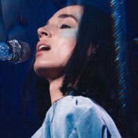 Poppy in Frankfurt – Inszenierung trifft Persönlichkeit