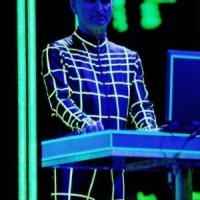 Ummz Ummz – Kraftwerk, Merzbow, Football Manager für DJs