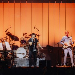 Mike & The Mechanics.