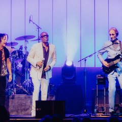 Mike & The Mechanics.