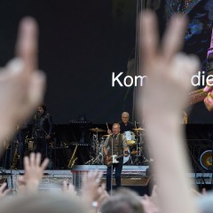 Mit Untertiteln.