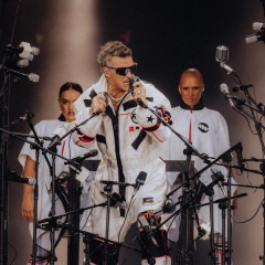 Robbie Williams.