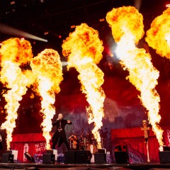 Dominum im Flammenmeer.