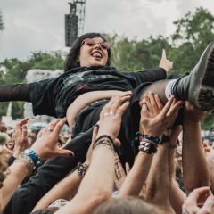 Erstes Crowdsurfen.