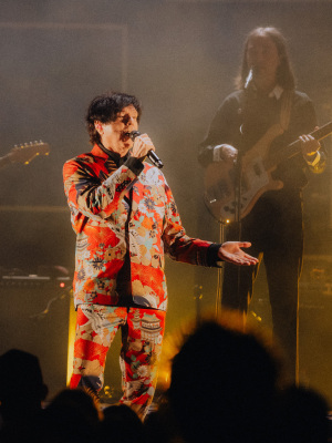 Konzert-Review: Sparks in der Synthie-Sauna