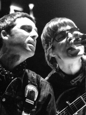 Schuh-Plattler: Oasis-Trinkrekord: Beer here now!