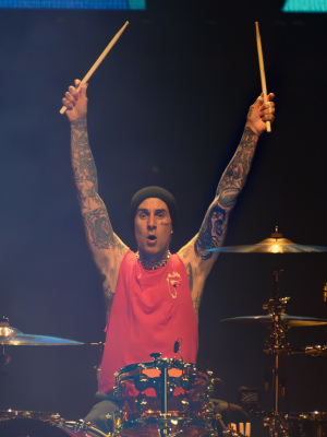 Blink-182: Travis Barkers neuer Solosong "Dues Paid"