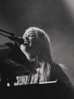 Fotos/Review: Anna von Hausswolff in Berlin