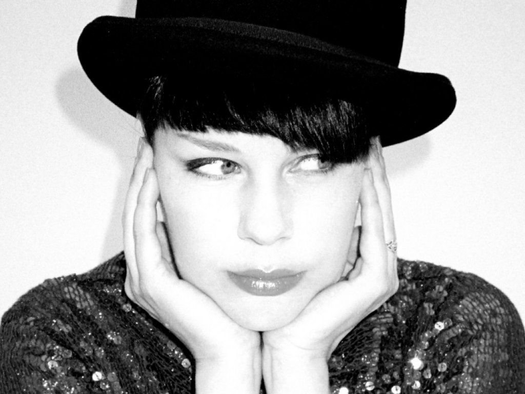 Miss kittin. Miss kittin the hacker. Miss kittin. Miss kittin - wash 'n' dry. Мисс киттин 1987 клип.